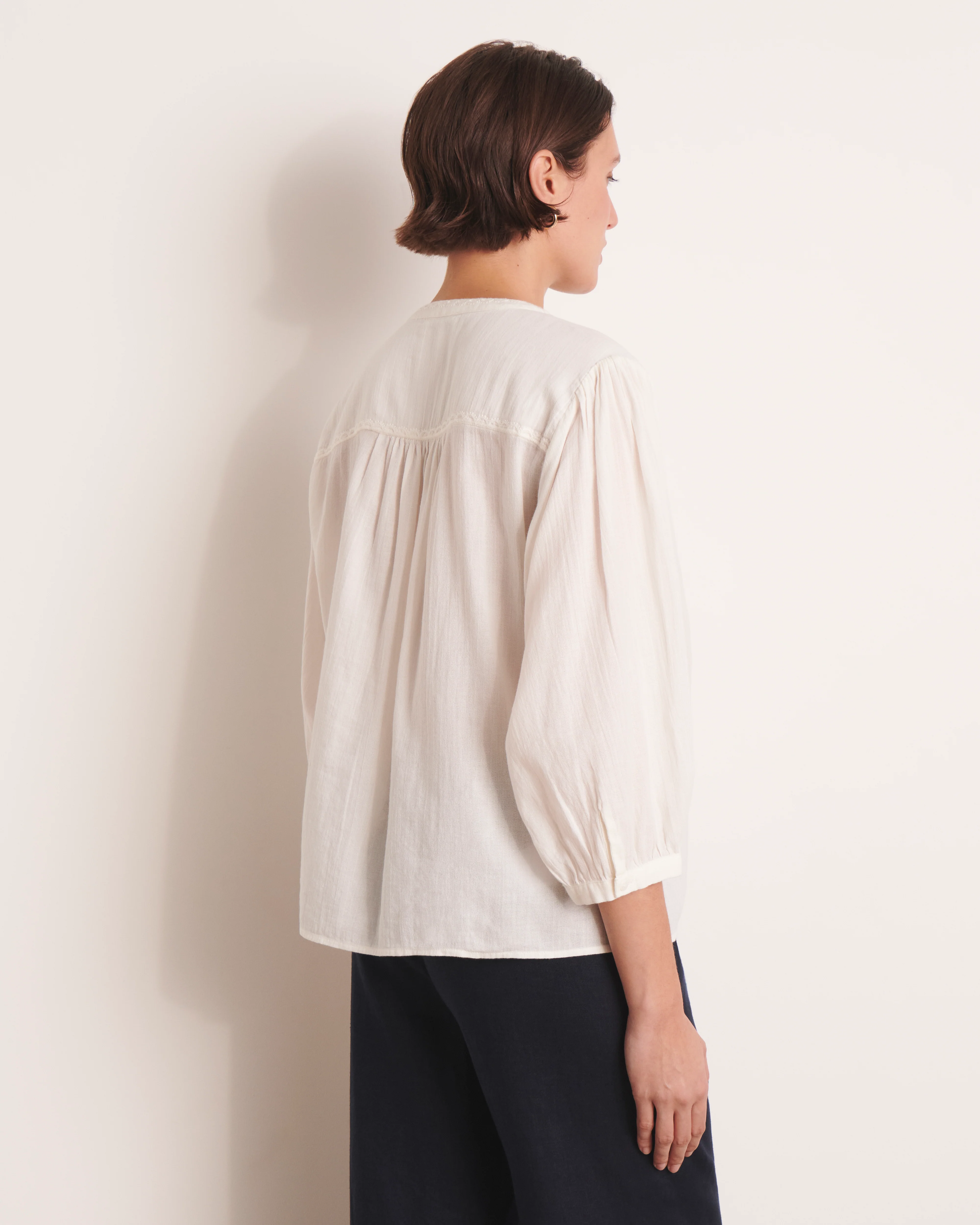 Blouse brodée blanc cassé CARREIRA-BIS/13200/003 - Image 3