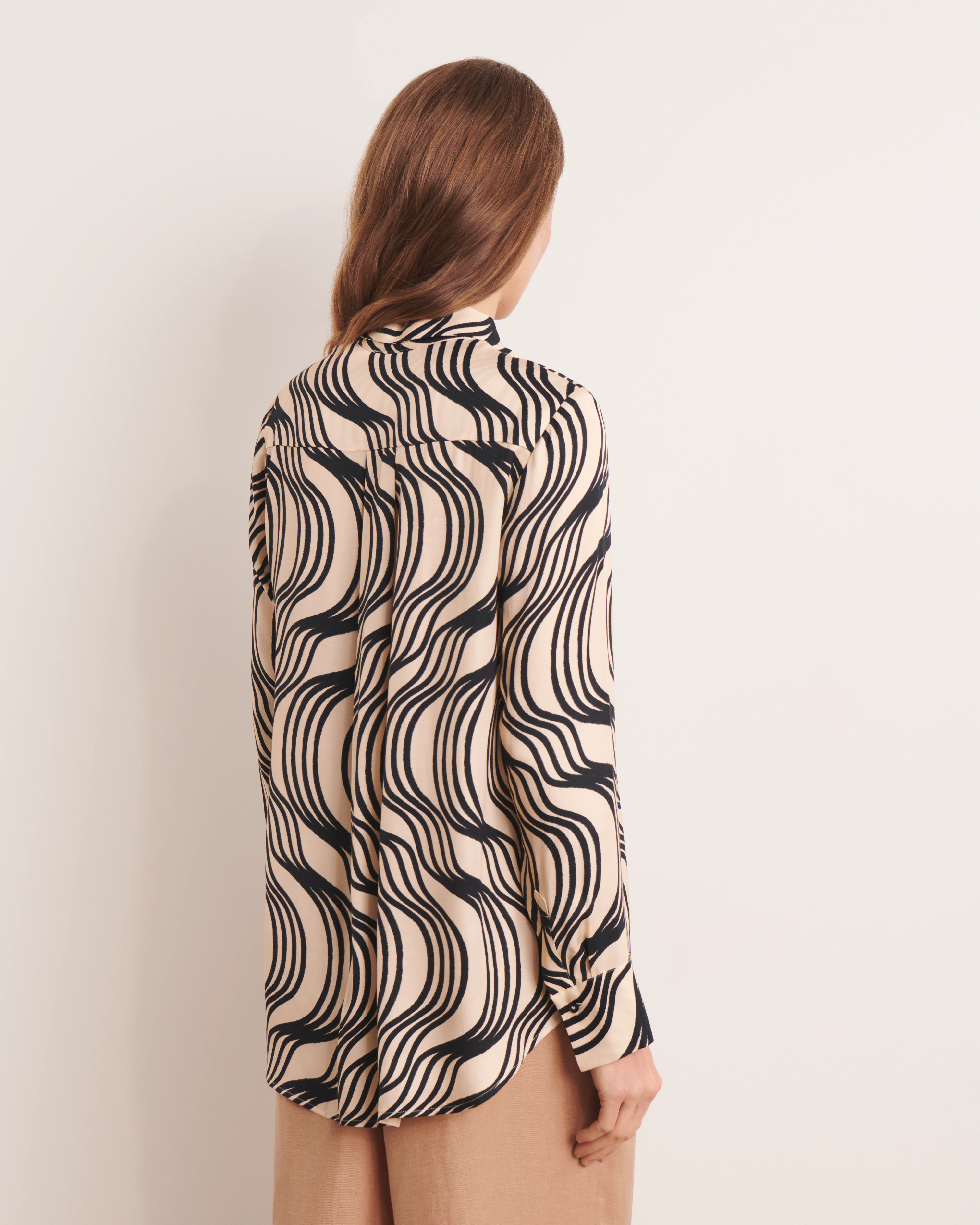 Chemise noire imprimée CAPRON13/13111/670 - Image 3