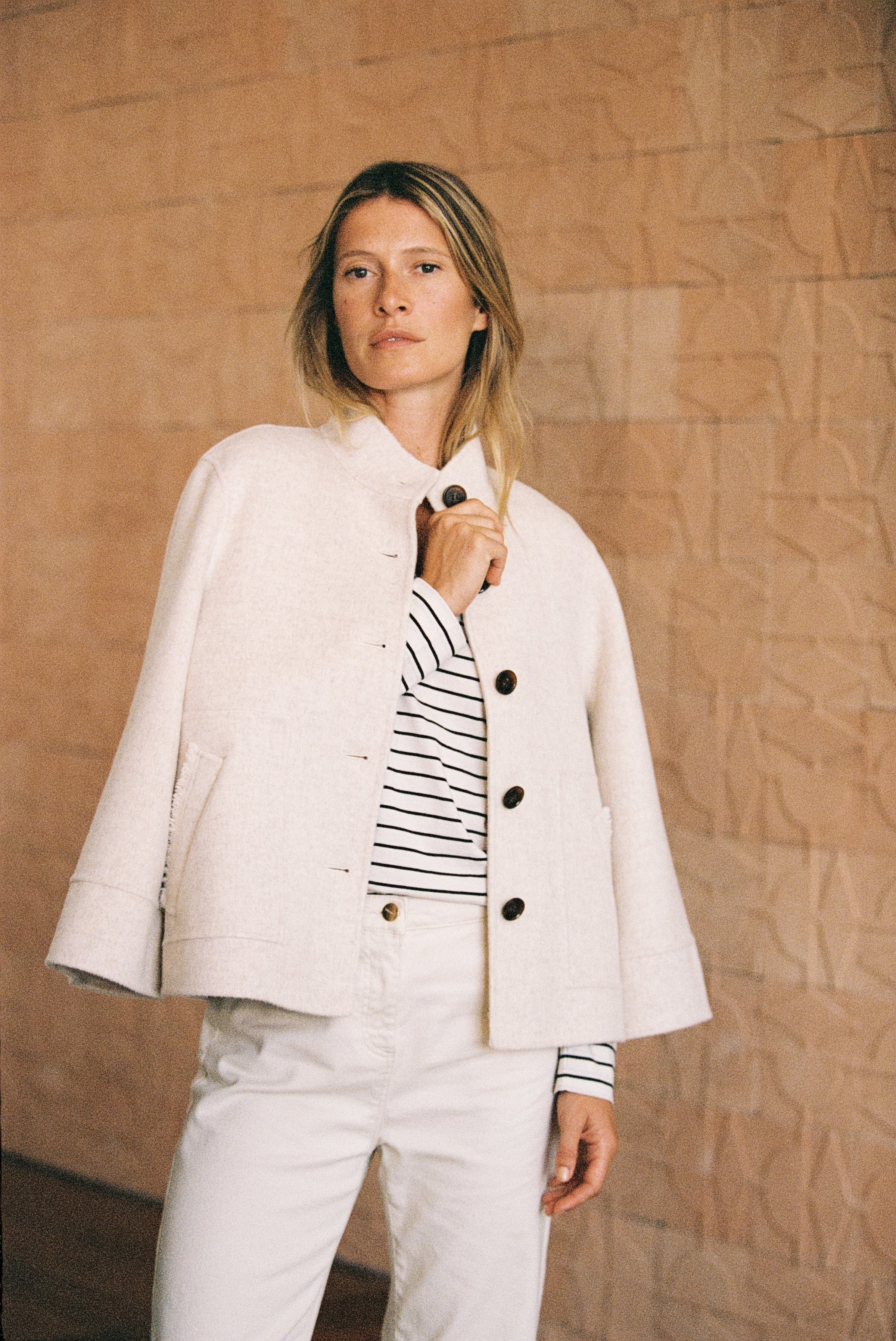 Manteau court beige boutonné MOLLIE/13059/003